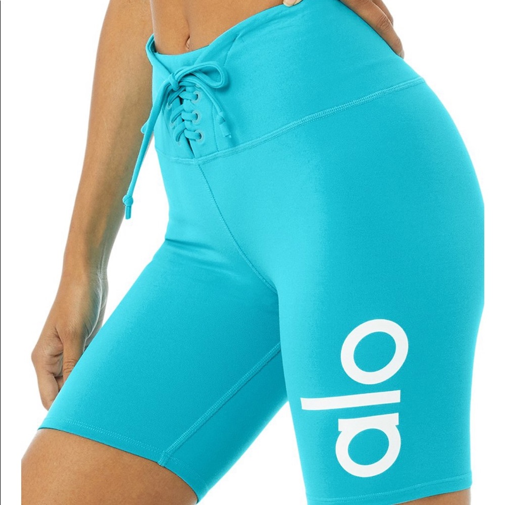 NWT Alo yogi lace up short
